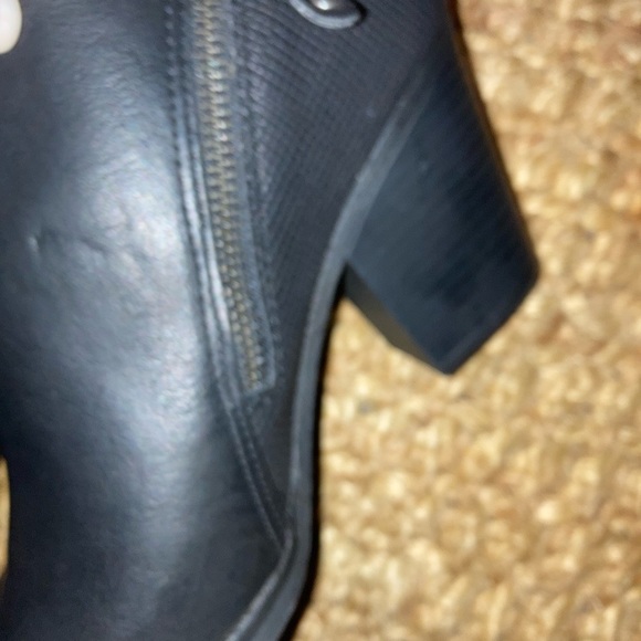 Vintage Dolce Vita never worn black leather booties with zippers .6 - Picture 4 of 5